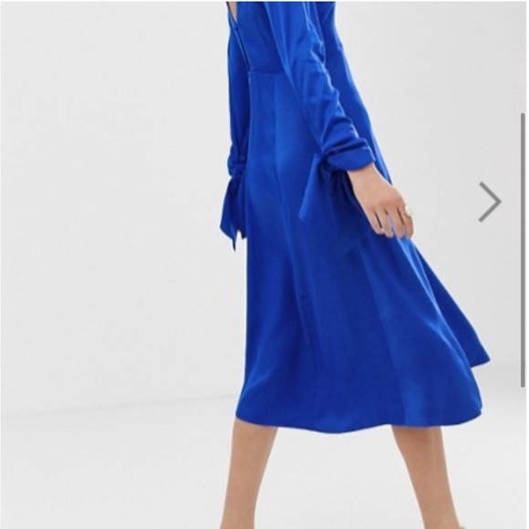NWT ASOS Rare white line royal blue satin midi long sleeve tie cuff v neck dress - Picture 4 of 11